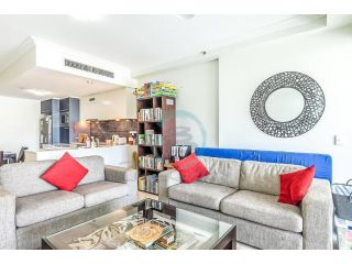 ZEN ESPLANADE 2-BR Executive Styled Family Retreat Apartment, Darwin - 1