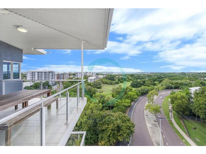 ZEN LUXURY: 2-Story 4-BR Penthouse in Darwin City with Mindal Markets & Harbour Views Apartment, Darwin - imaginea 10