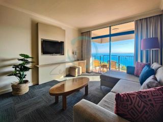ZEN88 ESPLANADE: 1-BR Top Floor Ocean View Suite Apartment, Darwin - 4